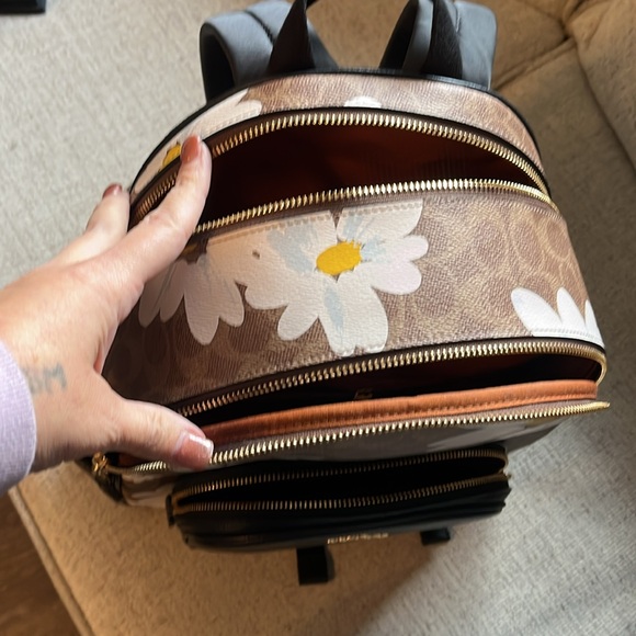 Daisy 🌼 Coach backpack and lg wallet - Picture 10 of 10